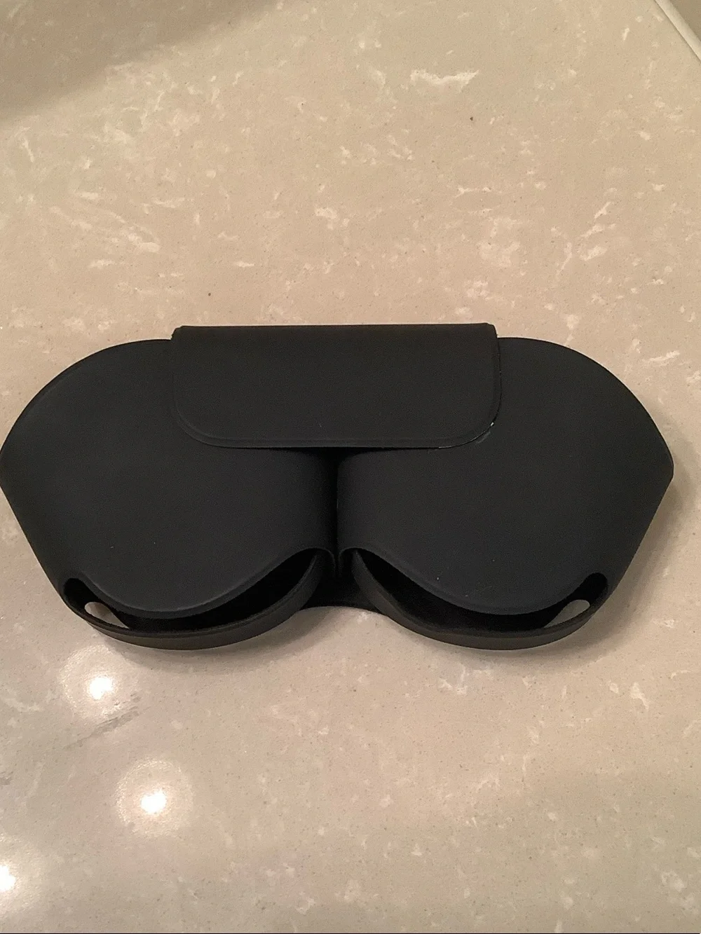 Protective Black Silicone Headset Carrying Case - Picture 1 of 3